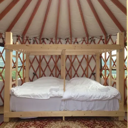 The Yurts At Margo'S Garden, Kiroro Hotel Akaigawa Exterior photo